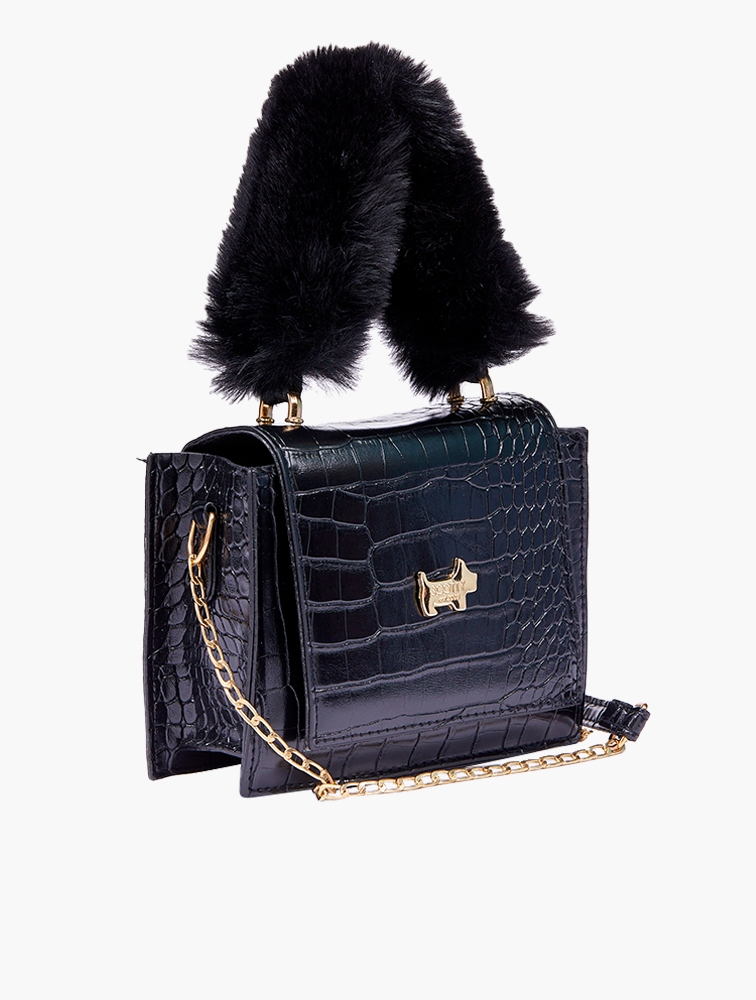Bag with clearance fur handle